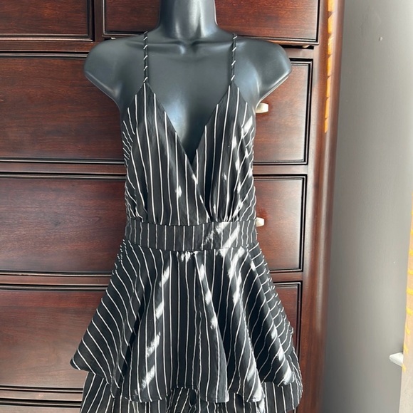 Black pinstripe romper - Picture 1 of 4
